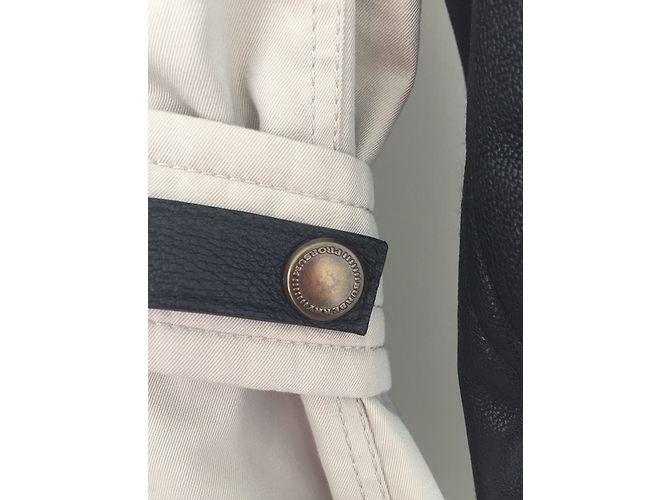 Gabardina Burberry Prorsum beige de cuero - vista 4