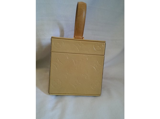Louis Vuitton Bleecker Beige - vista 13