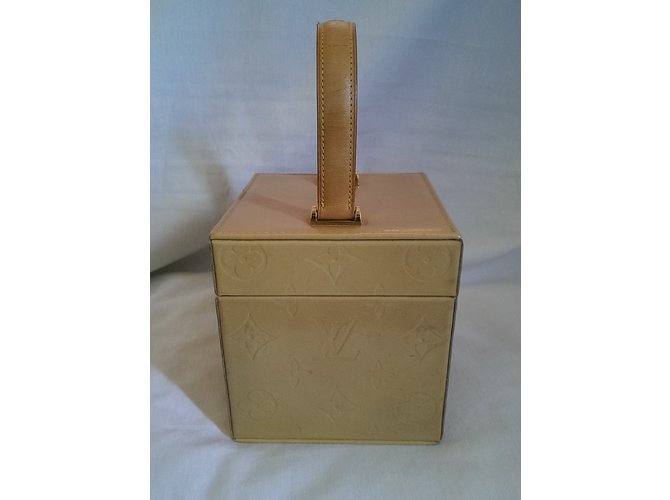 Louis Vuitton Bleecker Beige - vista 15