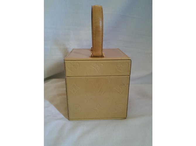 Louis Vuitton Bleecker Beige - vista 16