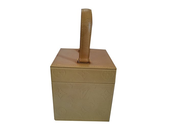 Louis Vuitton Bleecker Beige - vista 2