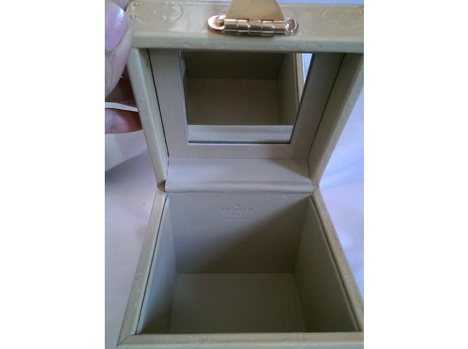 Louis Vuitton Bleecker Beige - vista 7