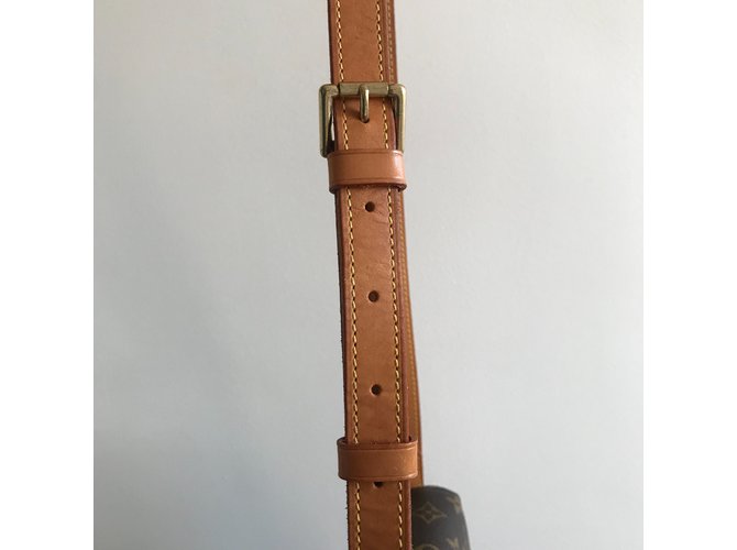 Saint-Cloud Louis Vuitton Tracolla Saint Cloud GM Marrone - vista 13