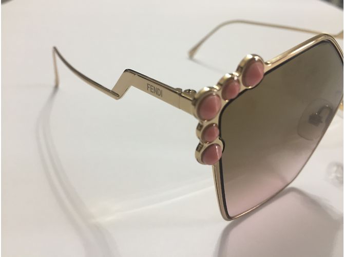 Occhiali da sole Fendi pentagonali rosa e oro - vista 5