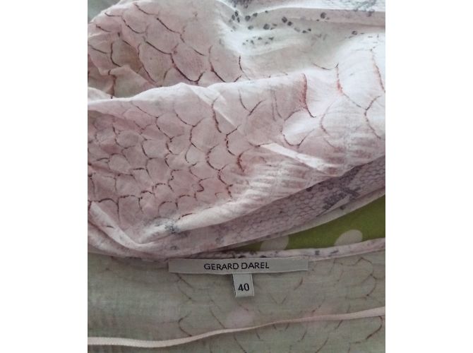Blusa Gerard Darel Rosa con Estampado de Cocodrilo - vista 6