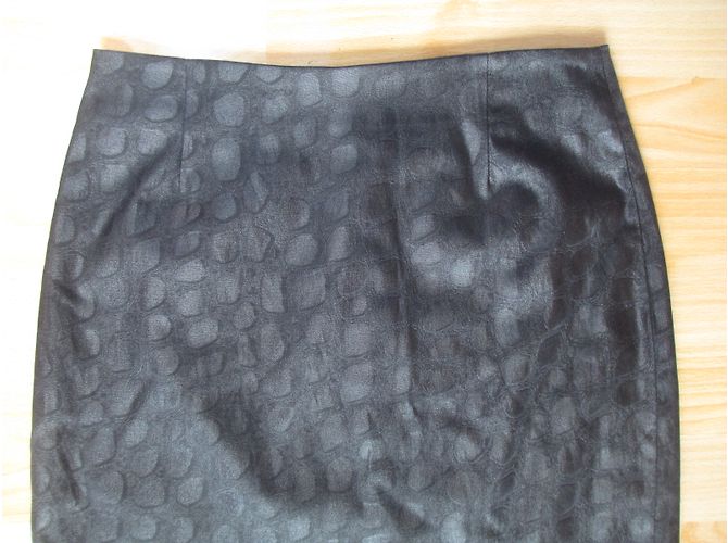 Autre Marque Gonna a tubino nera effetto pelle satinata 38 Nero - vista 3