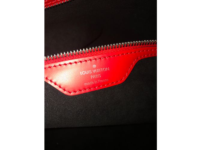 Louis Vuitton x Supreme Rosso - vista 3