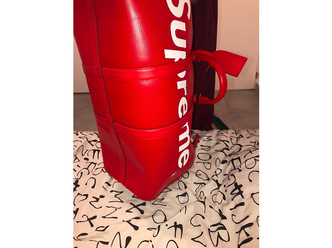 Louis Vuitton x Supreme Rosso - vista 4