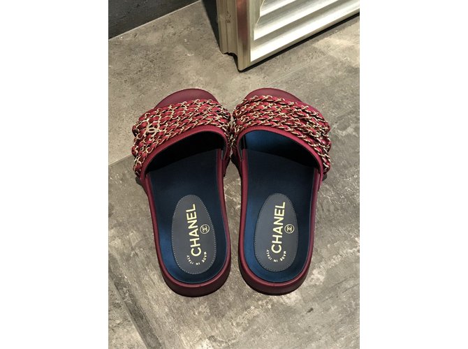 Chanel Ciabatte per pantofole con catena rossa satinata Rosso - vista 2