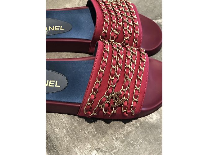 Chanel Ciabatte per pantofole con catena rossa satinata Rosso - vista 4
