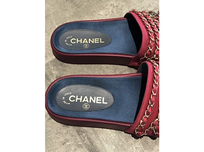 Chanel Ciabatte per pantofole con catena rossa satinata Rosso - vista 5