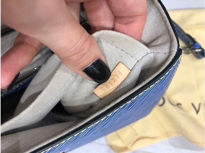 Louis Vuitton Twist GM Denim Light Epi Leder Blau - Ansicht 7