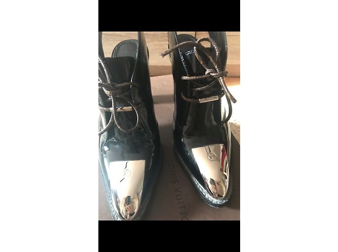 Botas Cortas Louis Vuitton Negras de Charol 39 Negro - vista 2