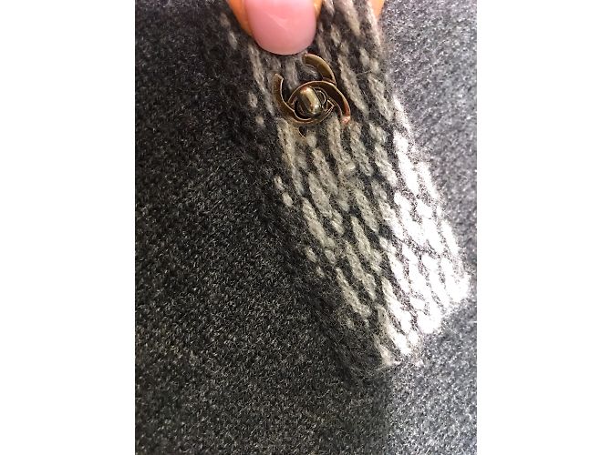 Chanel CC-Logo-Verschlüsse aus 100% Kaschmir Grau - Ansicht 10