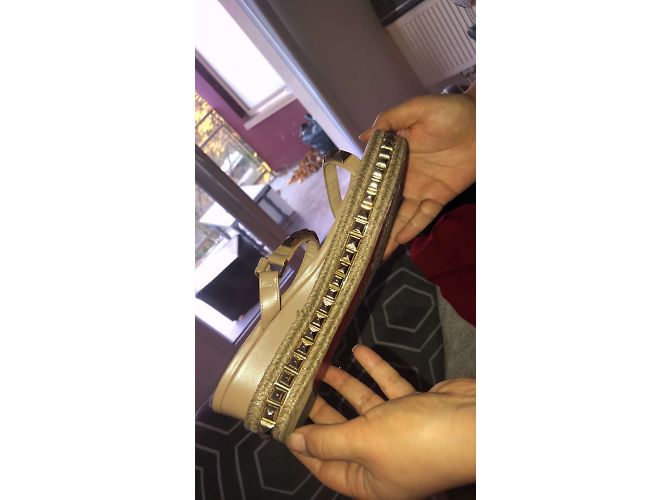 Sandali con zecca e borchie Christian Louboutin Crema Vernice - vista 5