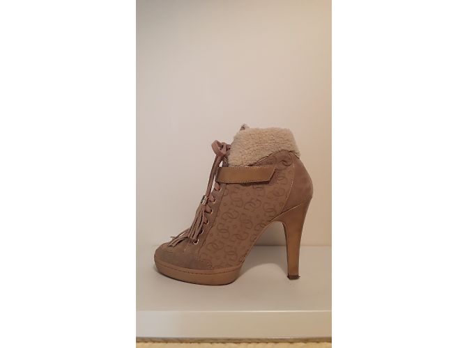 Stivaletti Guess Beige in Vernice e Scamosciato - vista 3