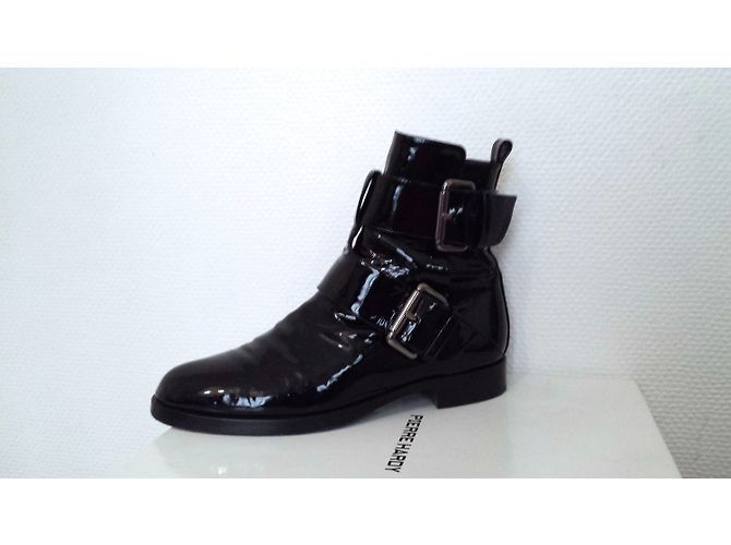 Pierre Hardy Botines negros de cuero con doble hebilla de piel de becerro - vista 2