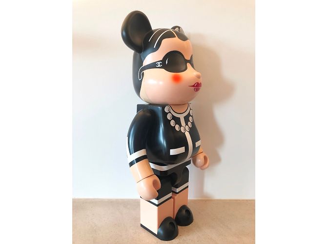 Bearbrick Medicom x Chanel 1000% Nero - vista 3