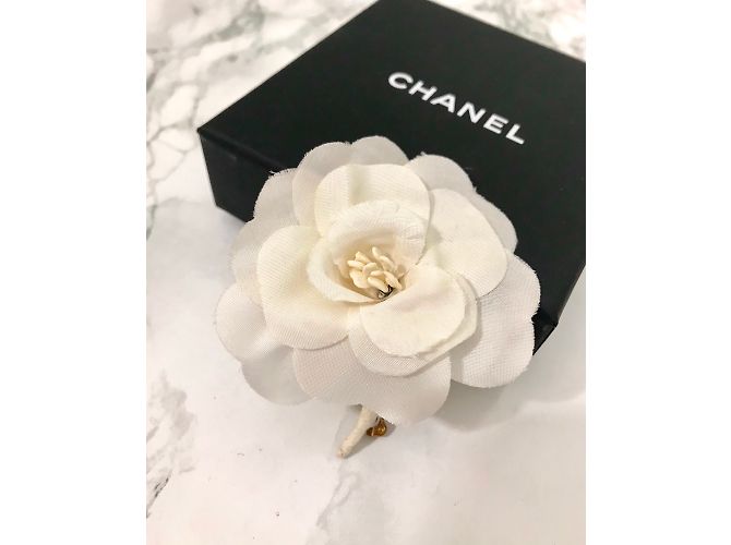 Kamelie Chanel Brosche Aus weiß - Ansicht 4