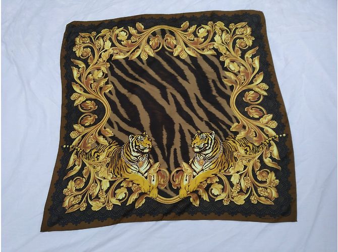 Lenço de seda Gianni Versace Preto e Dourado - vista 2