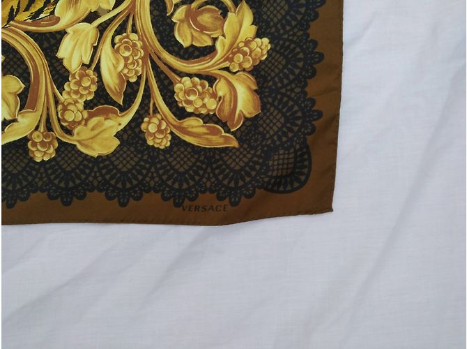 Lenço de seda Gianni Versace Preto e Dourado - vista 3