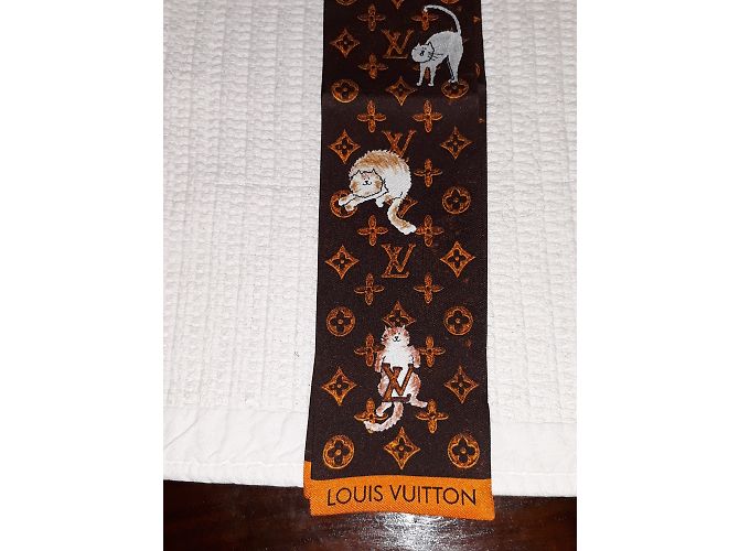 Louis Vuitton Diadema catograma Marrón oscuro - vista 3