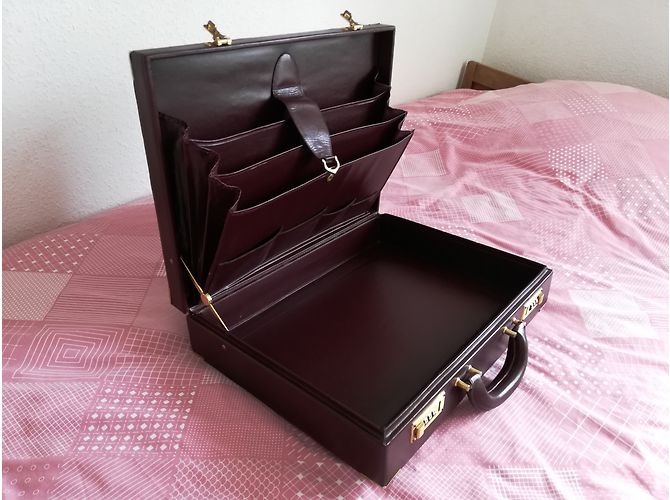 Porte-documents Cartier en cuir bordeaux - vue 5