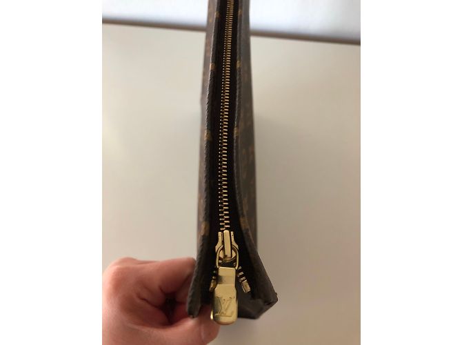 Louis Vuitton Borsa da toilette 26 Marrone - vista 4