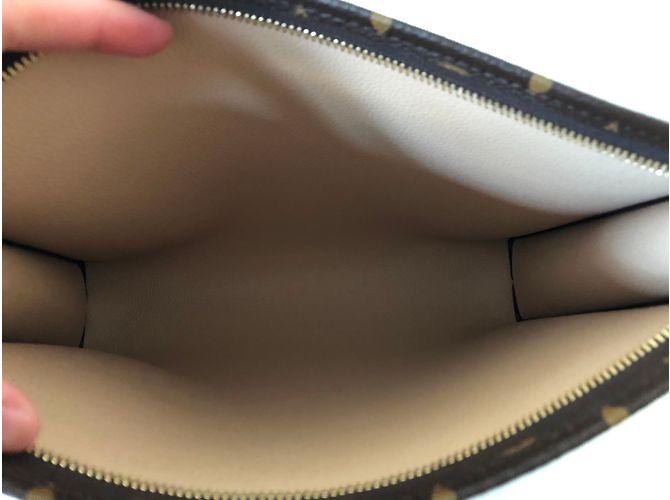 Louis Vuitton Borsa da toilette 26 Marrone - vista 6