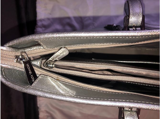 Borsa a mano Michael Kors Jet Set Travel in Pelle Argentata Argento - vista 5