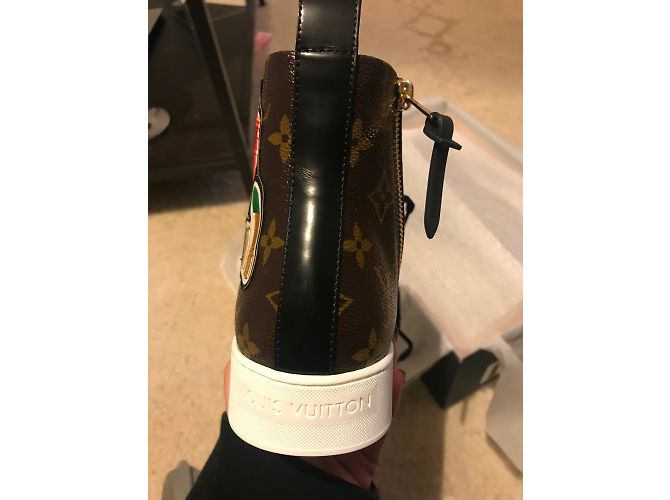 Louis Vuitton sneaker World Tours Boot Vuitton Cioccolato - vista 3