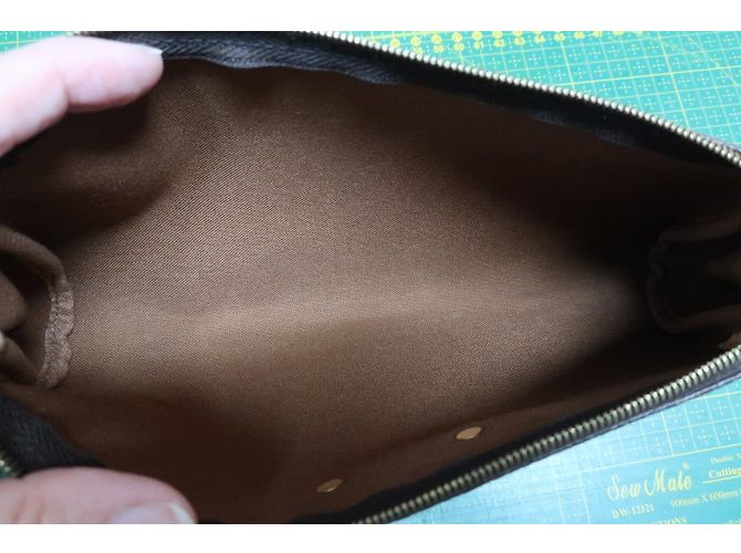 Louis Vuitton VUITTON - Monogram EVA funda Marrón oscuro - vista 3