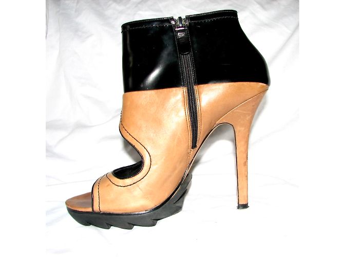 Camilla Skovgaard Stivaletti peeptoe bicolore Nero Marrone chiaro - vista 4