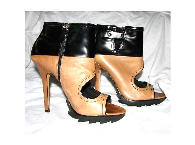 Camilla Skovgaard Stivaletti peeptoe bicolore Nero Marrone chiaro - vista 6