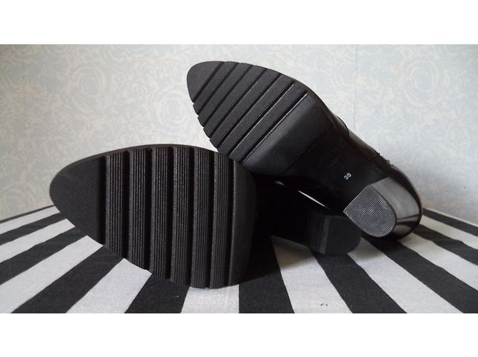 Autre Marque Botas de tornozelo em couro liso preto com fivela - vista 6