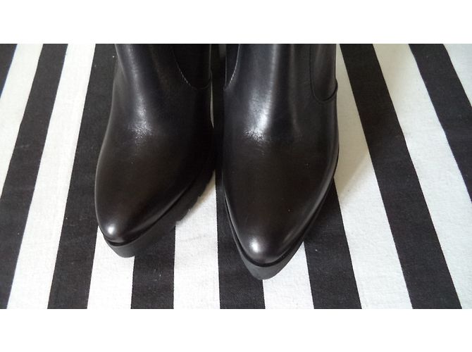 Autre Marque Botas de tornozelo em couro liso preto com fivela - vista 9