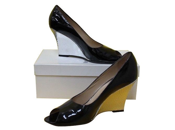 Russell & Bromley Peeptoe in vernice con zeppa in argento Nero - vista 2