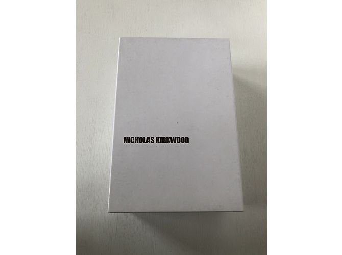 Nicholas Kirkwood Tacchi alti metallici della Birmania Metallico Taupe - vista 5
