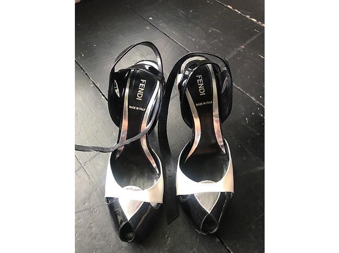 Fendi Slingback Peep Toe Pumps Schwarz Weiß Lackleder - Ansicht 4