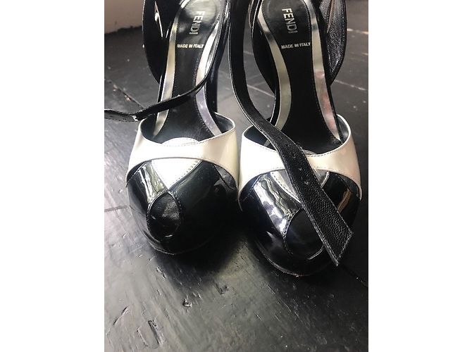 Fendi Slingback Peep Toe Pumps Schwarz Weiß Lackleder - Ansicht 8