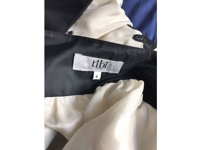 Vestido Tibi de seda jacquard con escote bandeau Negro Blanco - vista 4