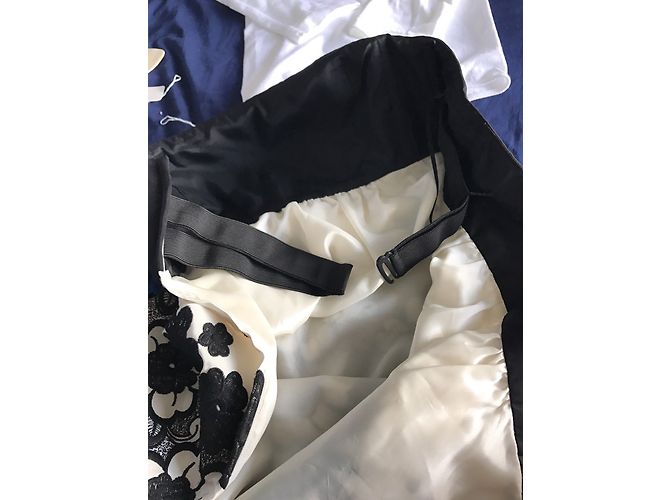 Vestido Tibi de seda jacquard con escote bandeau Negro Blanco - vista 5