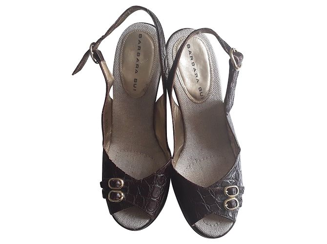 Barbara Bui Keilabsatz Slingbacks aus Leder Krokodilprint Braun - Ansicht 2