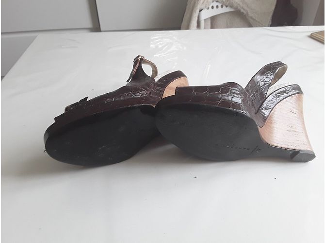 Barbara Bui Keilabsatz Slingbacks aus Leder Krokodilprint Braun - Ansicht 3
