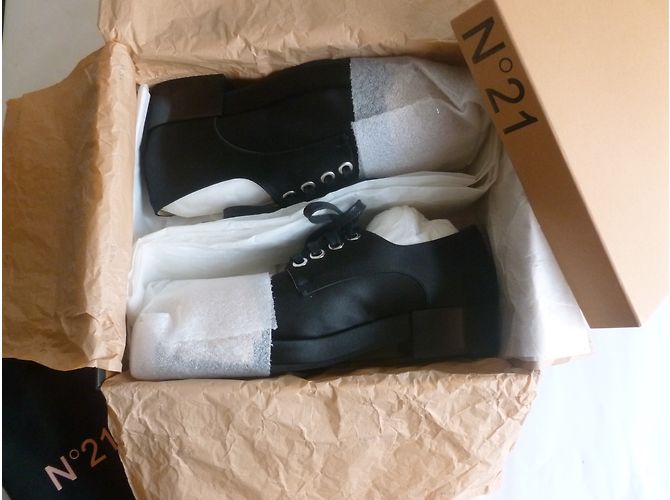 Autre Marque Scarpe stringate in raso e vernice nera con cristalli Nero - vista 10