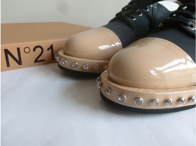 Autre Marque Scarpe stringate in raso e vernice nera con cristalli Nero - vista 4