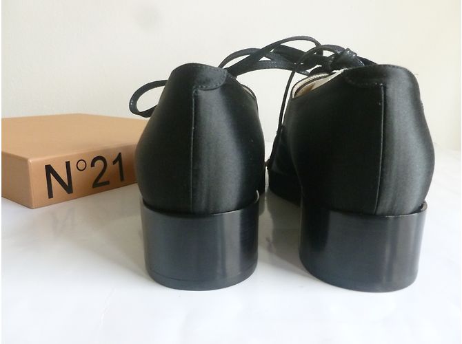 Autre Marque Scarpe stringate in raso e vernice nera con cristalli Nero - vista 5