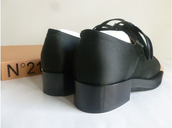 Autre Marque Scarpe stringate in raso e vernice nera con cristalli Nero - vista 6