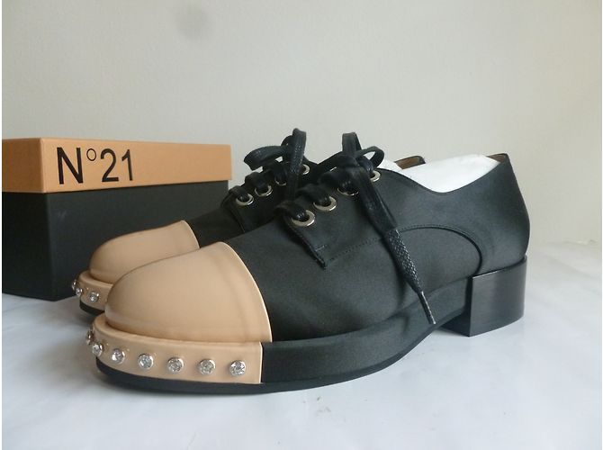 Autre Marque Scarpe stringate in raso e vernice nera con cristalli Nero - vista 9