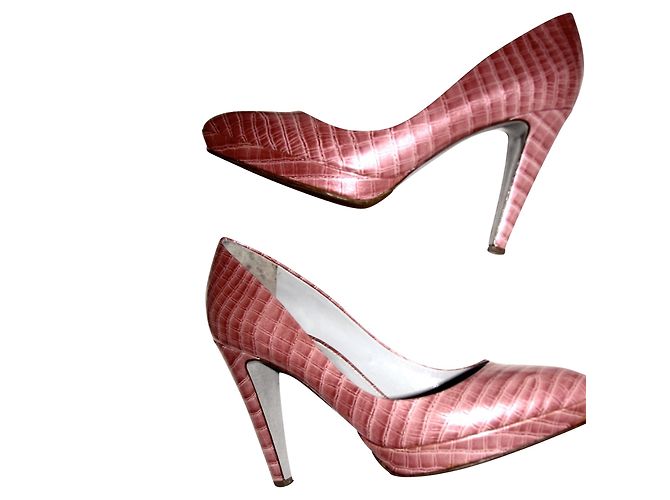 Décolleté Sergio Rossi in vernice rosa con stampa coccodrillo - vista 2